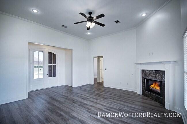 Building Photo - 142 Lakeway Drive