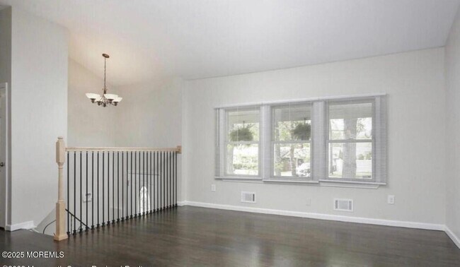 Building Photo - 1015 Zircon Dr