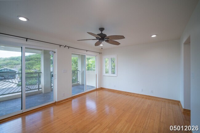 Building Photo - Available Now! Studio / 1 BA / 1 Parking stall in Kailua