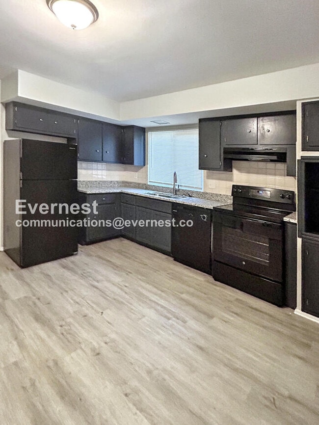 Building Photo - 12465 Shoreside Dr