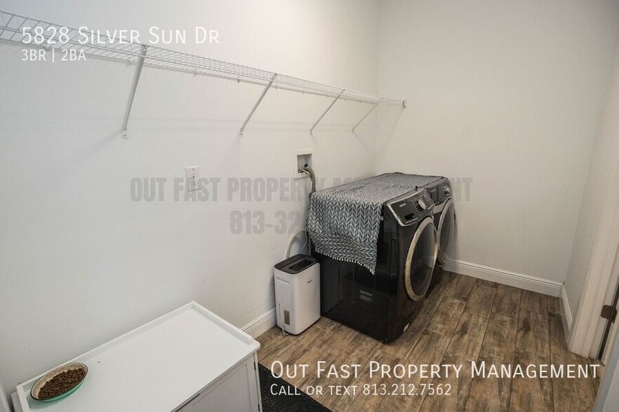 Building Photo - 5828 Silver Sun Dr