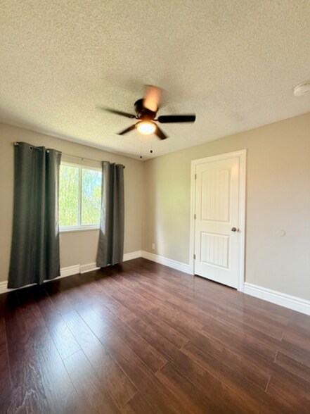 Building Photo - 1601 27th Ave