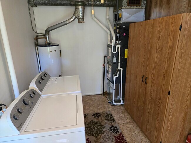 Building Photo - 835 E Edwards Ave