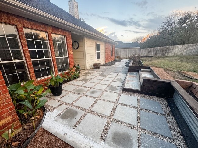 Building Photo - Beautiful Keene Home - 5 Bedroom, 2.5 Bath