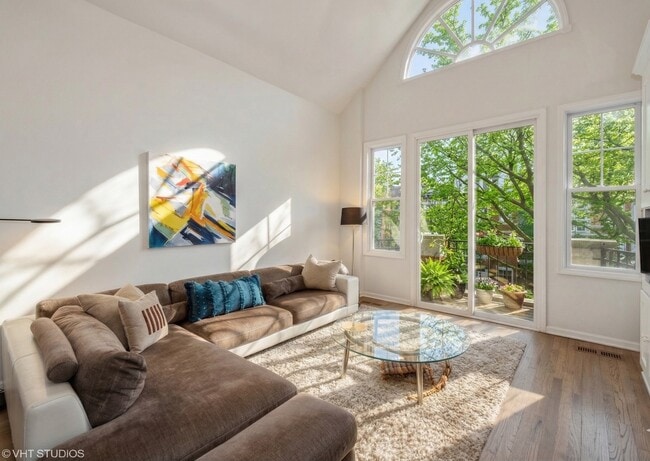 Building Photo - 1727 N Mohawk St