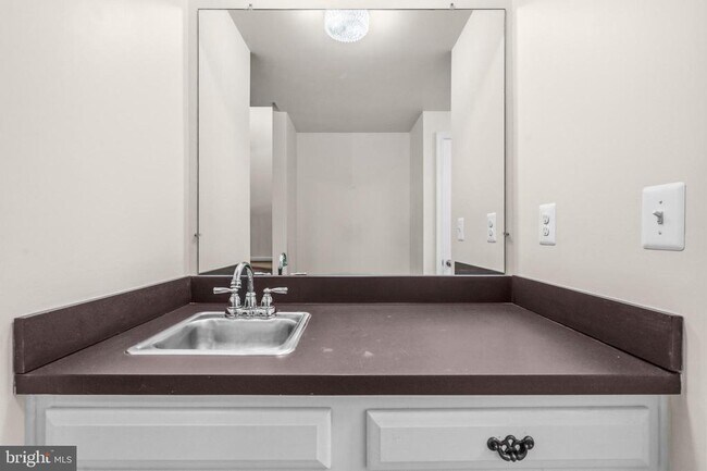 Building Photo - 8931 Park Forest Dr