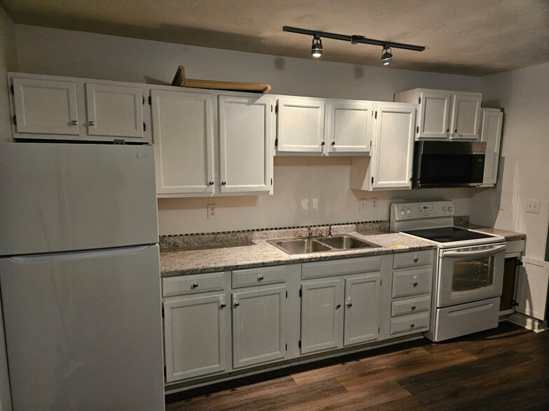 Building Photo - 141 Orchard View Ln