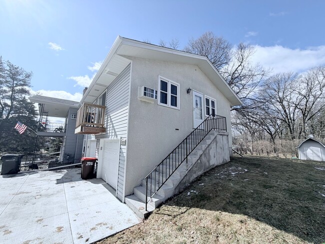 Building Photo - Stylish Townhome-Style 1BR with Patio, Garage & In-Unit Laundry!