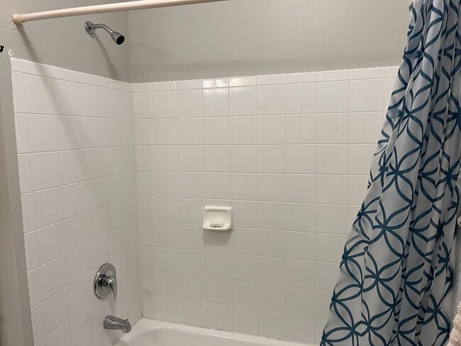 Building Photo - 2 Bedroom 2 Bath Furnished Condo at The Re...