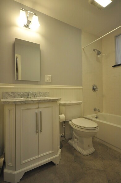 Building Photo - 591 Beacon St