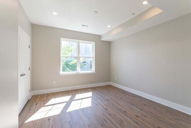Building Photo - Three Bedroom Point Breeze Townhome w Roof Deck!