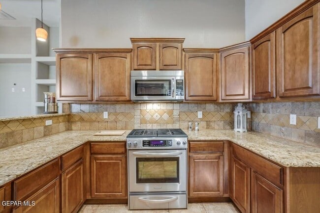 Building Photo - 7425 Gulf Creek Dr