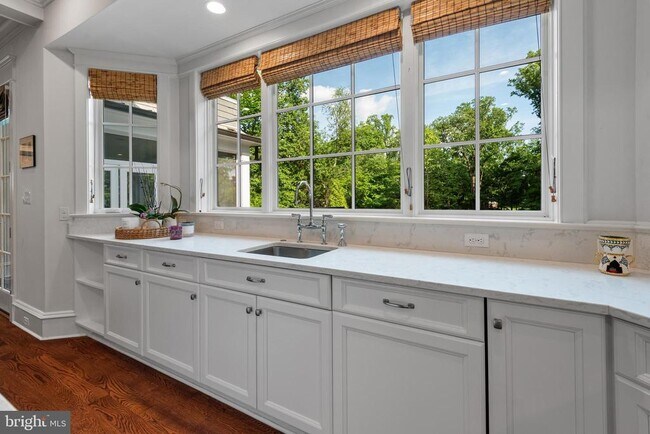 Building Photo - 5600 Brite Dr