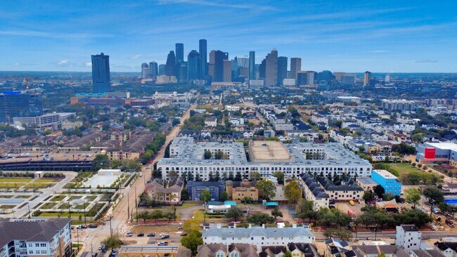 Building Photo - 1014 Montrose Blvd