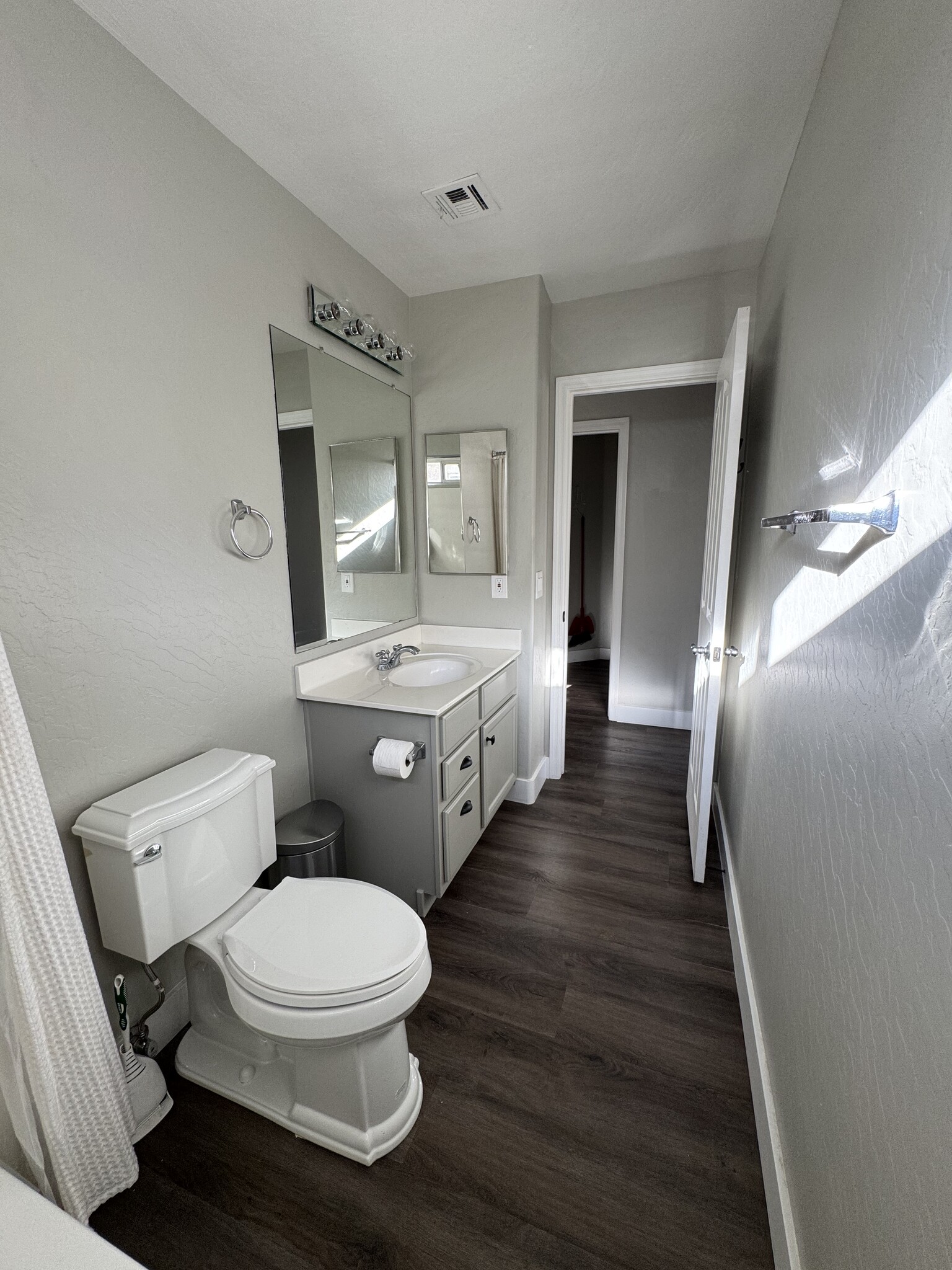 Secondary Bathroom - 524 W Mountain Sage Dr