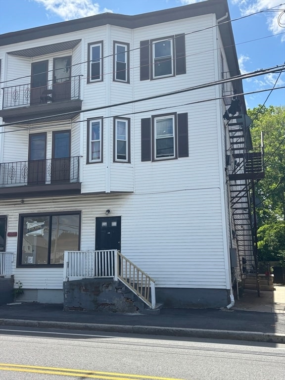 Primary Photo - 107 Ames St