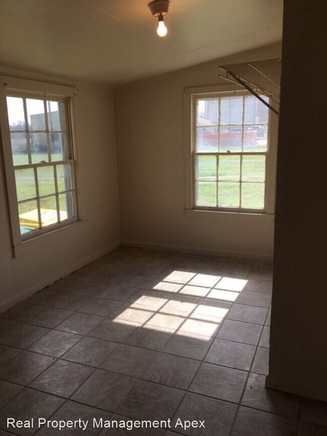 Building Photo - 3 br, 1 bath House - 706 S. Robinson Dr.