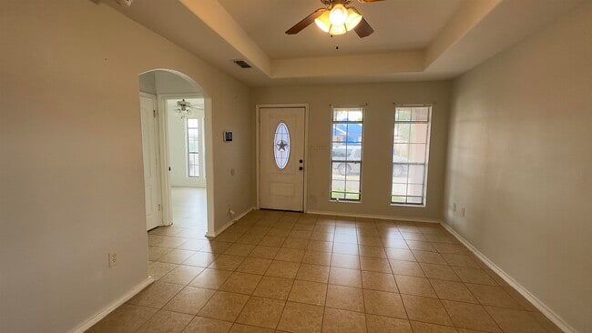 Building Photo - 3601 Nubes Dr