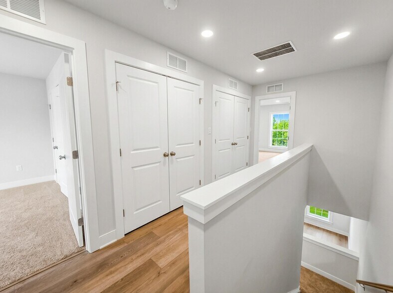 Building Photo - 305 Frederick Way