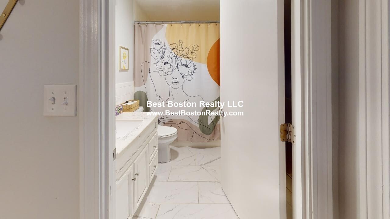 Building Photo - 19 Central St