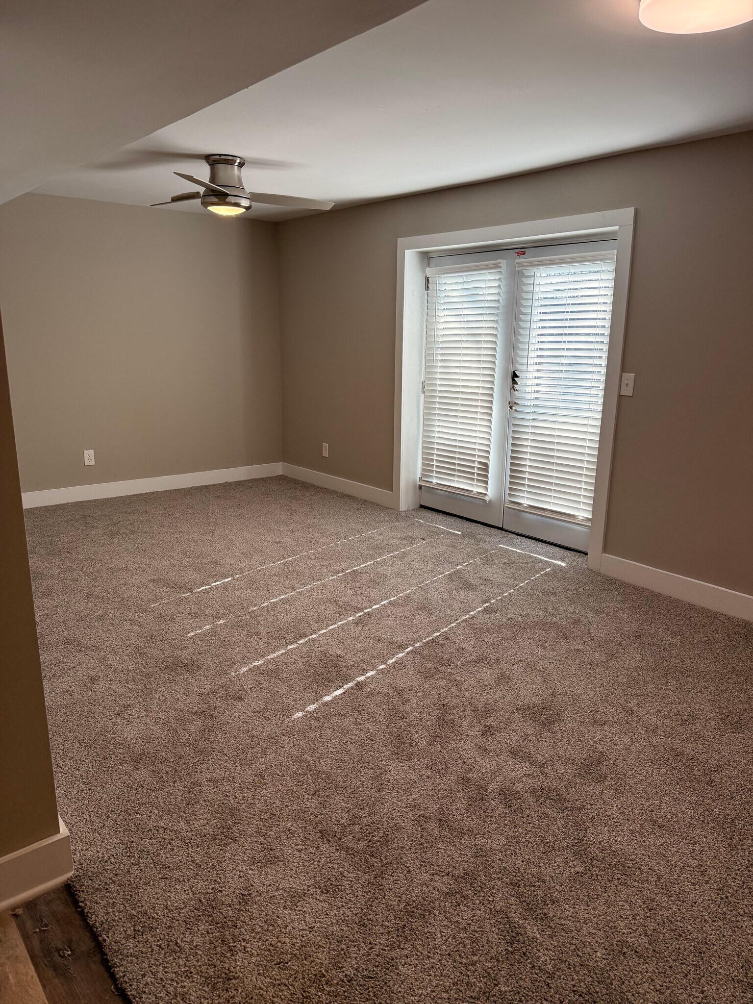 Building Photo - 237 Eisenhower Dr