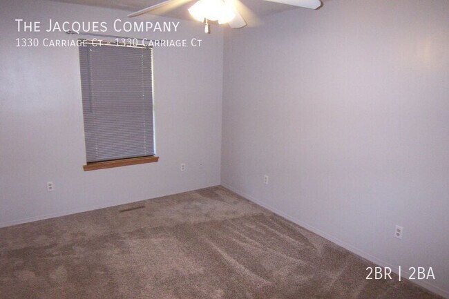 Building Photo - 1330 Carriage Ct