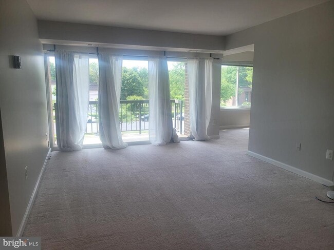 Building Photo - 9730 Kingsbridge Dr