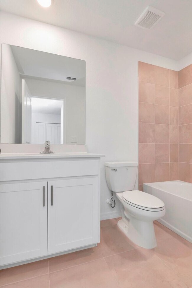 Building Photo - Brand-New 3BR/2.5BA Townhome in Lakewood Ranch — Internet, Trash & Lawn Care Included