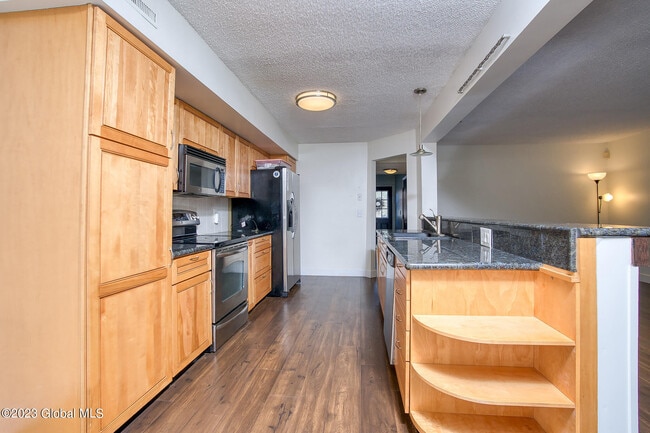 Building Photo - 416 Greenhill Ct