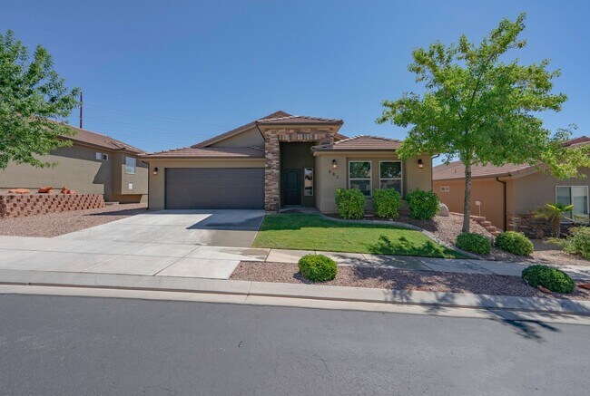 Building Photo - Pet Friendly-Beautiful 3 bed 2 bath home w...