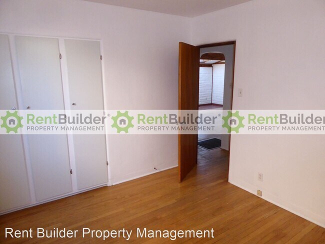 Building Photo - 3 br, 1 bath House - 2917 Santa Clara Ave. SE