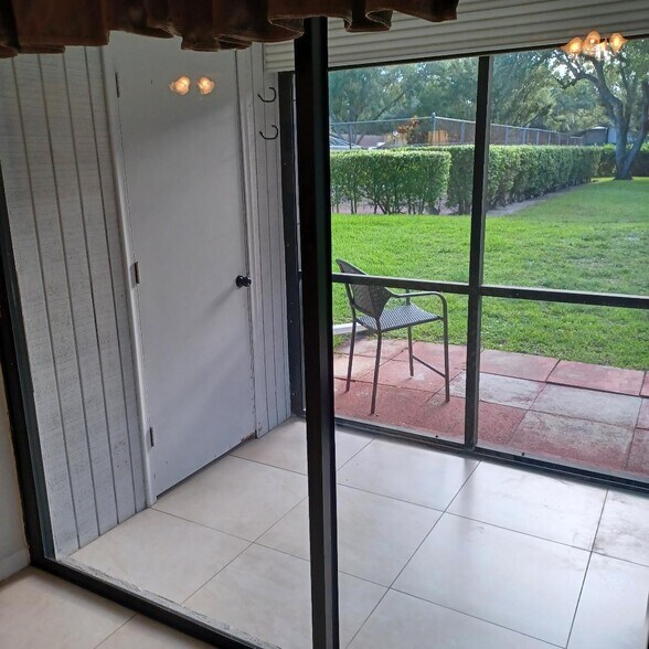 Screened in porch - 3940 Arelia Dr S