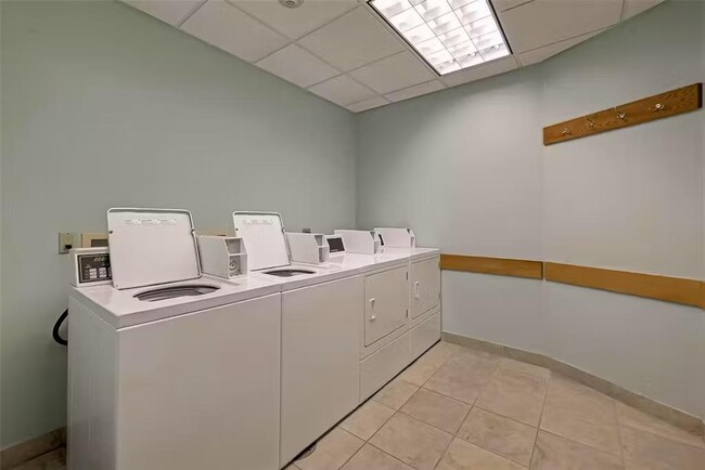 Laundry room (cash out change at lobby) - 6102 Seawall Blvd