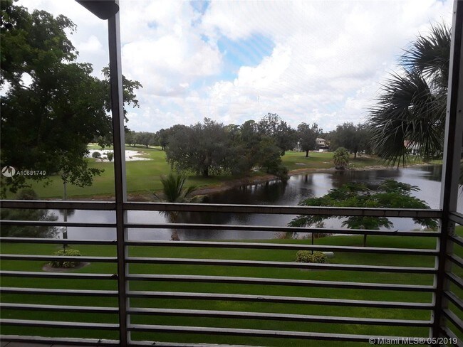 Building Photo - 3499 Oaks Way