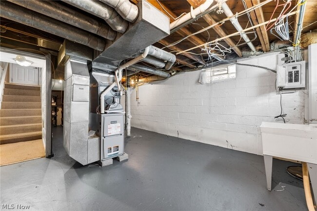 Building Photo - 2438 Brookdale Ave