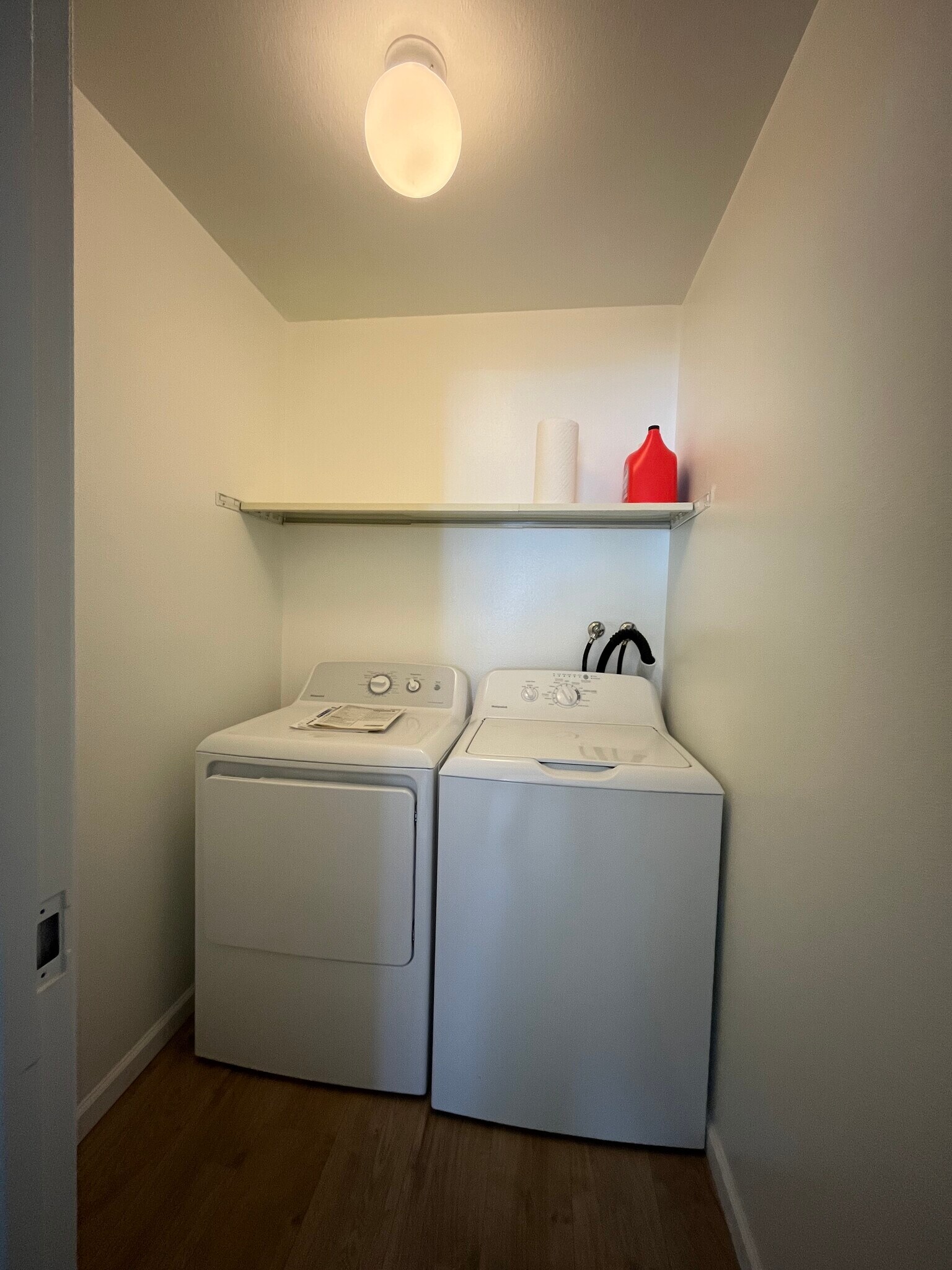 Full-size W&D - 8555 Fairmount Dr