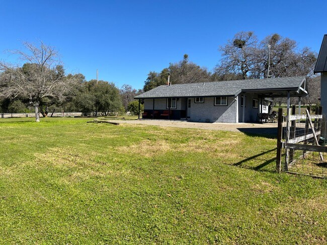 Building Photo - Beautiful Foothil Views Available Now!