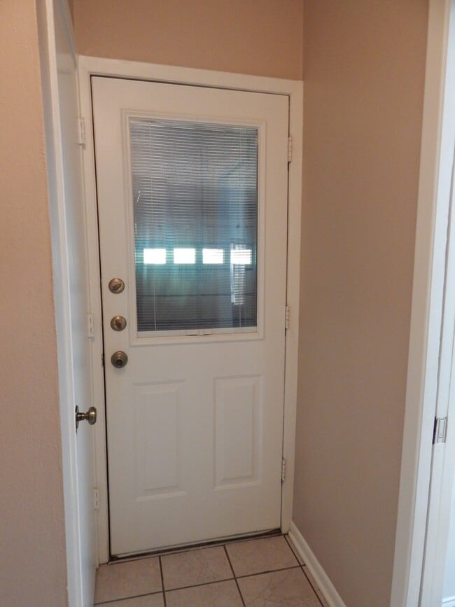 Building Photo - Gorgeous 3 Bedroom Home w/Workshop in Tyler!