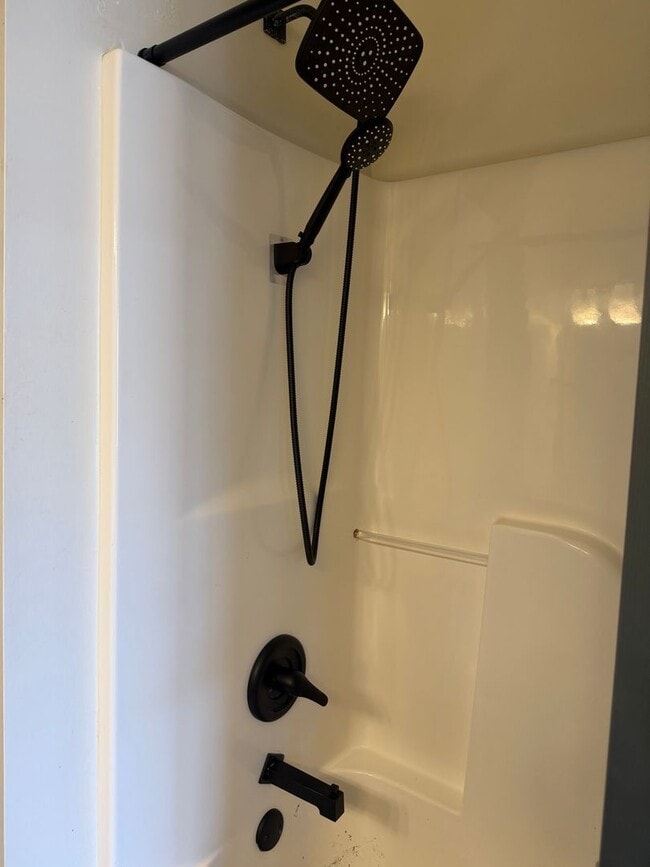 Building Photo - 2BR Townhome in Franklin