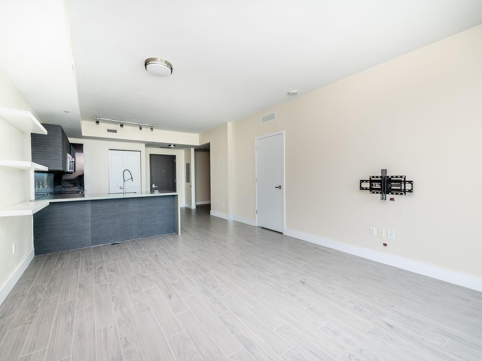 Building Photo - 1080 Brickell Ave