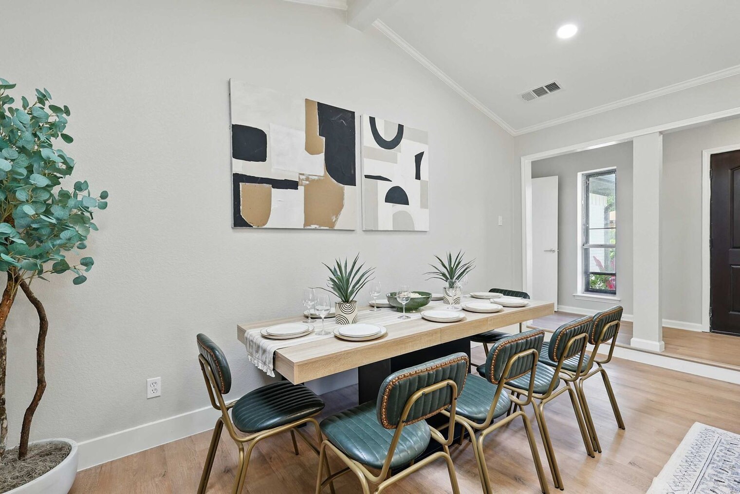 Building Photo - 522 Flamingo Way