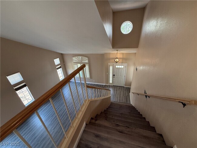 Building Photo - 2113 Desert Pines St
