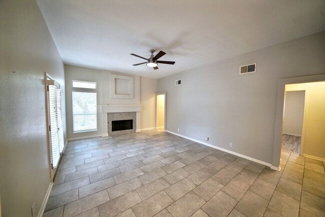Building Photo - Beautiful Home in the desirable Shavano Ga...