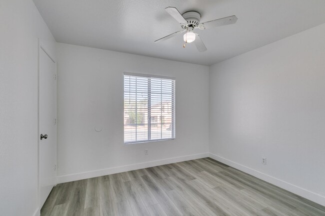 Building Photo - NORTH SHORES REFRESHED 2 STORY HOME WITH FIREPLACE AND LARGE BACKYARD