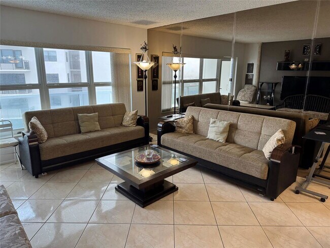 Building Photo - 3750 Galt Ocean Dr