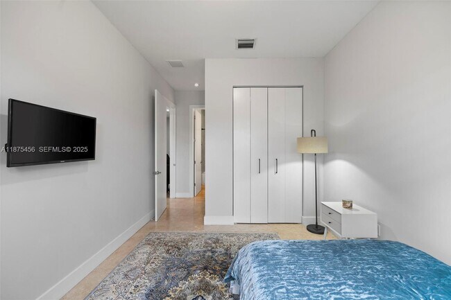 Building Photo - 3506 NE 166th St