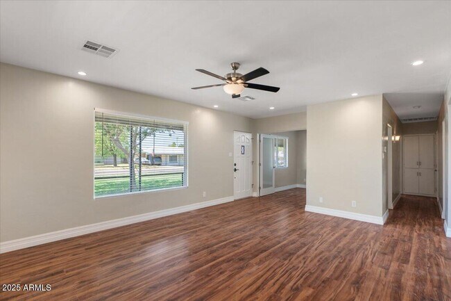 Building Photo - 838 E Belmont Ave