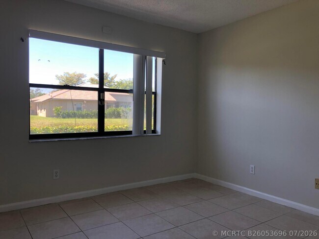Building Photo - 10714 Royal Palm Blvd
