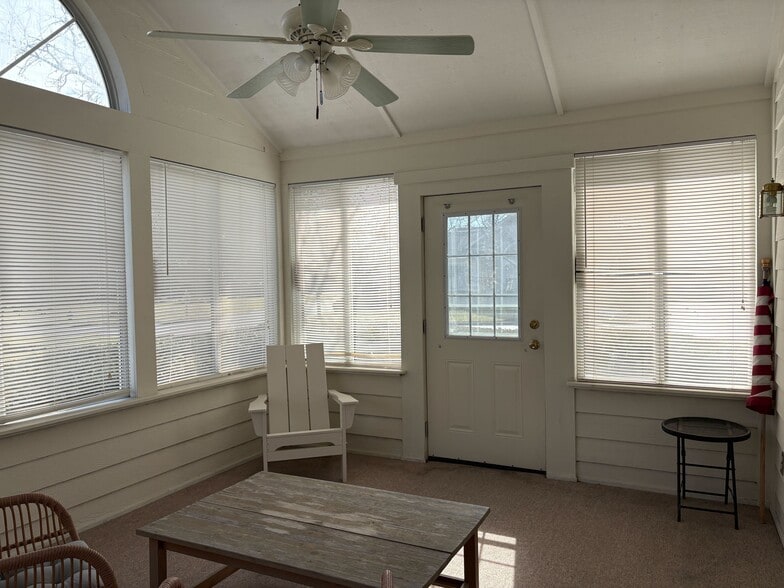 Building Photo - 388 Park Woods Ln