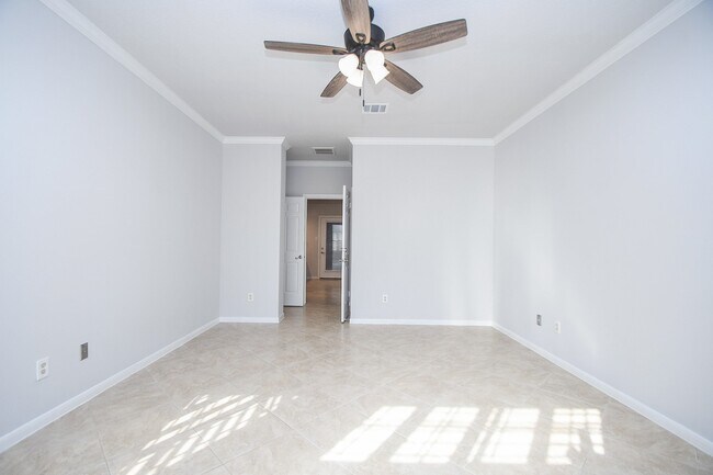 Building Photo - 4402 Jamaica Dr